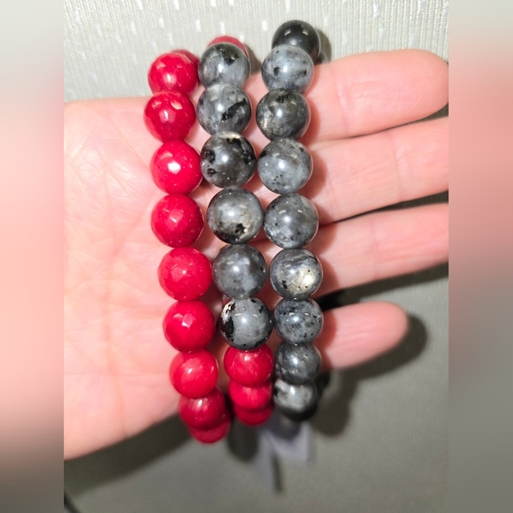 10mm Black Labradorite Larvakite And Red Gemstone Bracelet - Picture 4 of 5